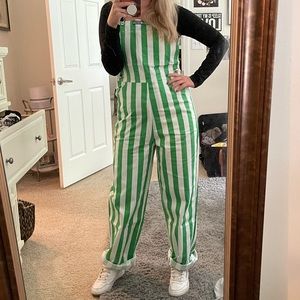 Green/white game bibs